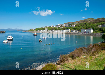 Barche da pesca e imbarcazione a Mallaig Harbour Highland Scozia Scotland Foto Stock