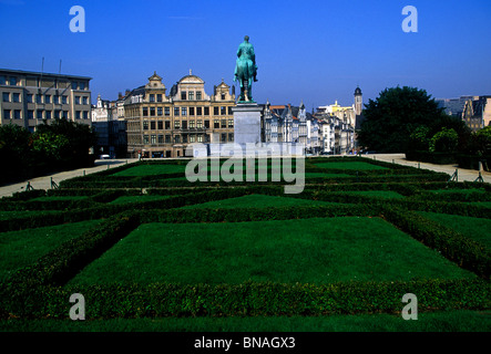 Statua equestre di re Alberto I a Mont des Arts di Albertine Square città di Bruxelles Regione Bruxelles-capitale Belgio Europa Foto Stock