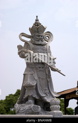 Statua di uno dei quattro re celeste, Puji monastero Buddista, Putuoshan Isola, Zheijang provincia, Cina Foto Stock