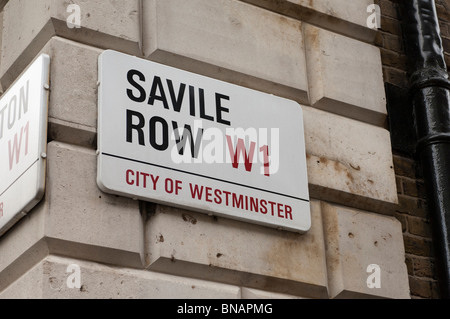 Saville Row strada segno su una parete di un edificio. London W1, Regno Unito Foto Stock