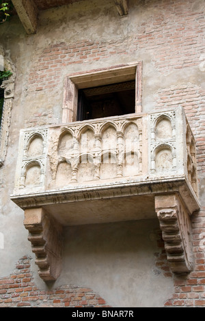 Il famoso balcone di Giulietta Capuleti della casa di Verona Foto Stock