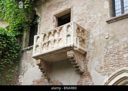 Il famoso balcone di Giulietta Capuleti della casa di Verona Foto Stock