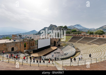 Il Teatro Greco (Teatro Greco) impostato per il FilmFest film festival nel mese di giugno 2010, Taormina, Sicilia, Italia Foto Stock