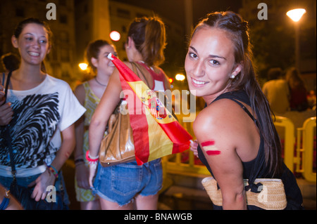 Tifosi spagnoli celebrano la Spagna la vittoria sulla Germania in FIFI World Cup semi finali. Passeig del Borne, Palma di Mallorca, Spagna. Foto Stock