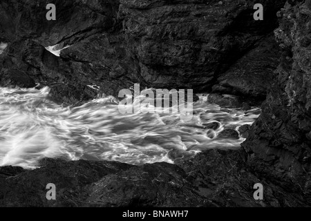 Azione di onda e costa rocciosa a Samuel H. Boardman membro Scenic corridoio. Oregon Foto Stock