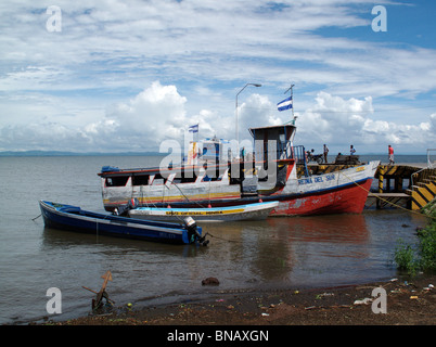 Le barche nel porto a Moyagalpa su Isla Ometepe in Nicaragua Foto Stock