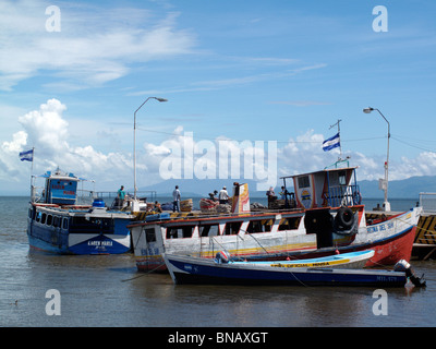 Le barche nel porto a Moyagalpa su Isla Ometepe in Nicaragua Foto Stock