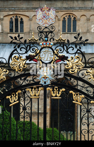 Tewkesbury Abbey cancelli, Gloucestershire, Inghilterra Foto Stock