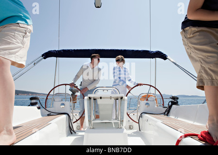 Famiglia su yacht Foto Stock