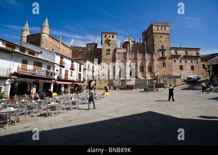 Plaza de Santa María e il Monastero reale di Santa Maria de Guadalupe in Spagna Foto Stock