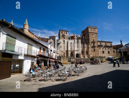 Plaza de Santa María e il Monastero reale di Santa Maria de Guadalupe in Spagna Foto Stock