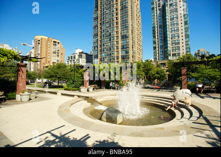 La Emory Barnes parco nel quartiere di Yaletown nel centro cittadino di Vancouver BC, Canada Foto Stock