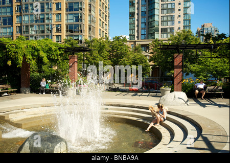 Emory Barnes parco nel quartiere di Yaletown nel centro cittadino di Vancouver BC, Canada Foto Stock