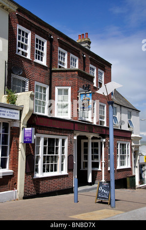 La nave Hotel, High Street, Newhaven, Lewes District, East Sussex, England, Regno Unito Foto Stock