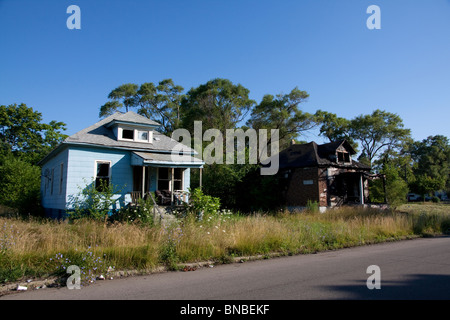 Vacante e bruciate le abitazioni Detroit Michigan STATI UNITI Foto Stock