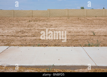 Incompiuta e abbandonata abitazioni sviluppi nell'area di Phoenix, in Arizona. Foto Stock