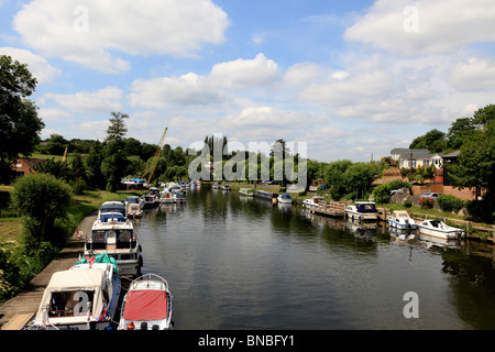 3263. Fiume Medway a East Farleigh, vicino a Maidstone, Kent, Regno Unito Foto Stock
