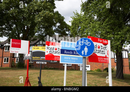 Agenti immobiliari segni in Sandbach Regno Unito Foto Stock