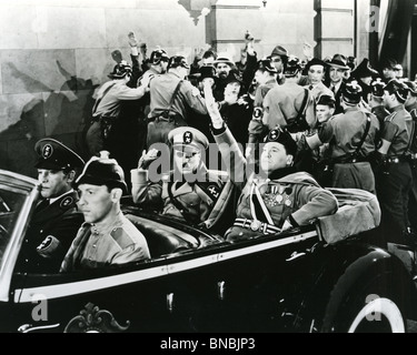 Il grande dittatore 1940 United Artists film con Charlie Chaplin e Jackie Oakie a destra in auto Foto Stock