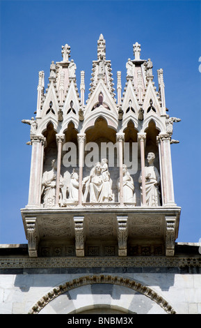 Pisa - campo santo - dettaglio dalla facciata in stile gotico Foto Stock