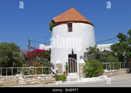 Ex mulino usato come una casa ora, Naoussa, isola di Paros, Cicladi, ISOLE DELL' EGEO, Grecia Foto Stock