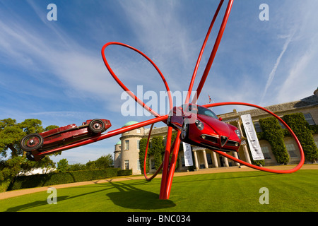 Il Gerry Giuda progettato Alfa Romeo centenario la scultura al 2010 Goodwood Festival of Speed, Sussex, Inghilterra. Foto Stock