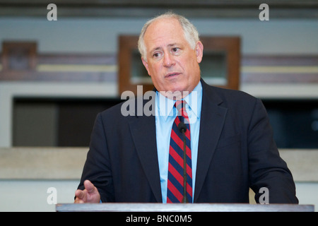 Governatore dell'Illinois Pat Quinn dando discorso di campagna a Unity Temple. Oak Park, Illinois. Foto Stock