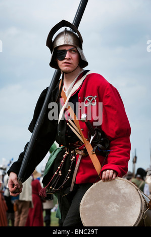 Casa di Lancaster alfiere sul campo di battaglia presso la rievocazione della battaglia di Tewkesbury. Festa Medievale 2010. Foto Stock