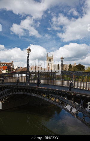 Tickford ponte sopra il fiume Ouzel (o fiume Lovat), Newport Pagnell, Buckinghamshire, Inghilterra Foto Stock