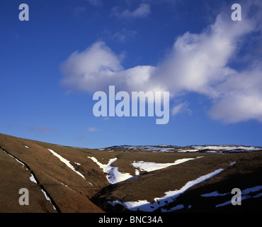 Inverno Kinder Scout bordo occidentale vicino a Hayfield Parco Nazionale di Peak District Derbyshire, Inghilterra Foto Stock