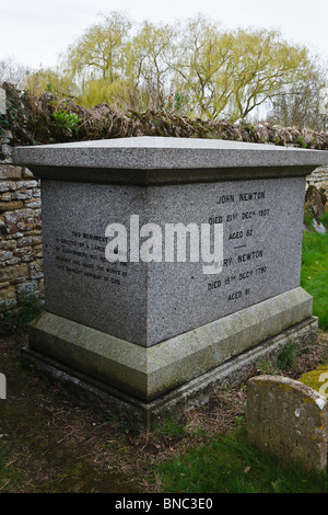 Tomba di slave abolizionista John Newton, Chiesa di San Pietro e di San Paolo, Olney, Buckinghamshire, Inghilterra Foto Stock