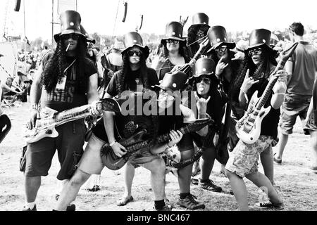 Slash di ventilatori in fase della piramide a Glastonbury 2010 Foto Stock