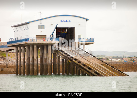 La scialuppa di salvataggio RNLI stazione di lancio su Roa Island, Barrow in Furness, Cumbria, Regno Unito. Foto Stock