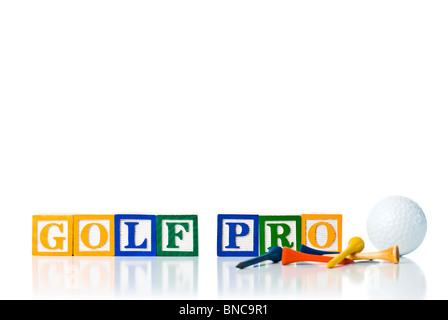 Colorata per bambini ortografia blocchi GOLF PRO con tee da golf e sfera Foto Stock