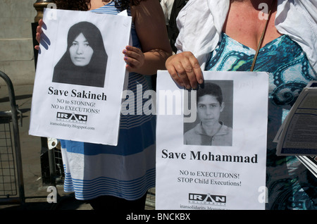 La dimostrazione in Trafalgar square per arrestare l'esecuzione di Sakineh accusata di adulterio e condannata a morte per lapidazione Foto Stock