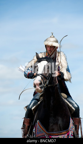 Cavallo mongolo archer rievocazione a Tewkesbury festival medievale 2010. Tewkesbury, nel Gloucestershire, Inghilterra Foto Stock