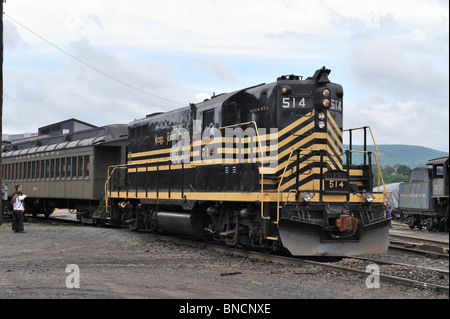 Placca in nickel Road n. 514 tirando il treno passeggeri, Steamtown National Historic Site, Scranton, PA 100710 35619 Foto Stock