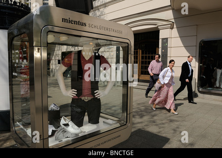 Mientus, designer boutique, Kurfuerstendamm, Kudamm, Charlottenburg, quartiere Wilmersdorf, Berlino, Germania, Europa. Foto Stock