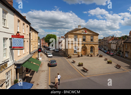 Town Hall e high street Woodstock Oxfordshire, Inghilterra Foto Stock