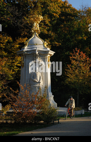 Beethoven-Haydn-Mozart-Denkmal, Komponistendenkmal compositori memorial. Grosser Tiergarten park in autunno, Berlino, Germania, Europa Foto Stock