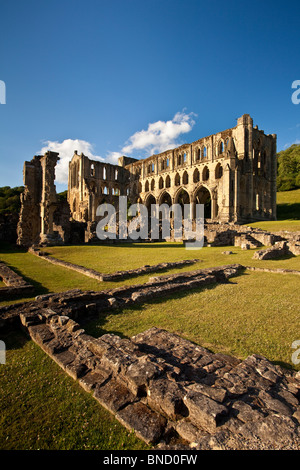 Rievaulx Abbey vicino a Helmsley, North Yorkshire Foto Stock
