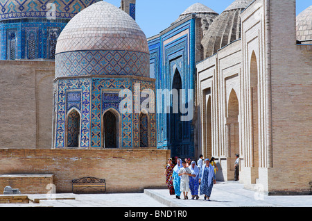 Lo Shah-i-Zindi, il viale dei mausolei, Samarcanda, Uzbekistan Foto Stock