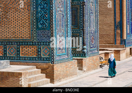 Lo Shah-i-Zindi, il viale dei mausolei, Samarcanda, Uzbekistan Foto Stock