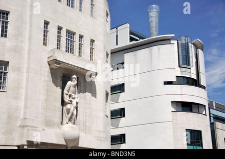 BBC Broadcasting House (art deco) ed Egton Wing, Portland Place, City of Westminster, Londra, Inghilterra, Regno Unito Foto Stock