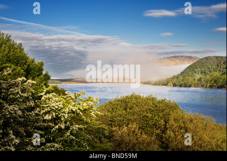 Il nord-riva occidentale del Lough Corrib, vicino Doon rocce, guardando verso la montagna Lackavrea, Connemara, Co Galway, Irlanda Foto Stock