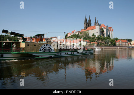 Battello a vapore sul Fiume Elba con Albrechtsburg Meissen Castello Sassonia Germania Giugno 2008 Foto Stock