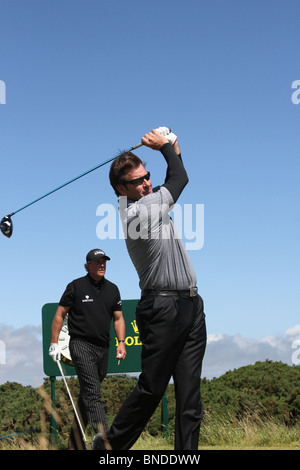 Nicholas Alexander Faldo MBE e Phil Mickelson concorrenti al British Open di golf da campionato, Old Course, St Andrews Fife, Scozia, Regno Unito Foto Stock