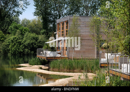 La "seconda casa" lo sviluppo dei laghi da Yoo vicino a Cirencester Gloucestershire, Regno Unito Foto Stock