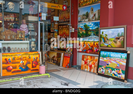 Articoli Colorati in vendita nei negozi di Miraflores Lima, Perù, Sud America. Foto Stock