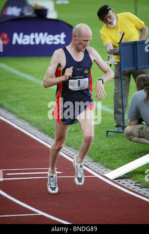 Janne Holmén Åland vince 10000m Natwest Island Games 2009 a Wiklöf Holding Arena Mariehamn Giugno 28 2009 Foto Stock